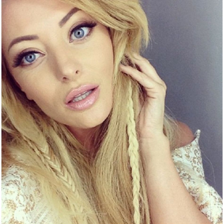 Delia Matache, fotografii de colecție din copilărie! Uite cum arăta îndrăgita artistă în urmă cu mai bine de 20 de ani!