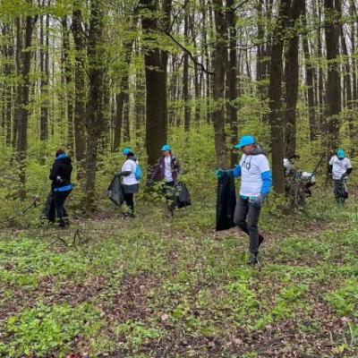 Curățenia de Paște în pădurea Lucianca - o inițiativă Sarantis România împreună cu Let’s Do It România