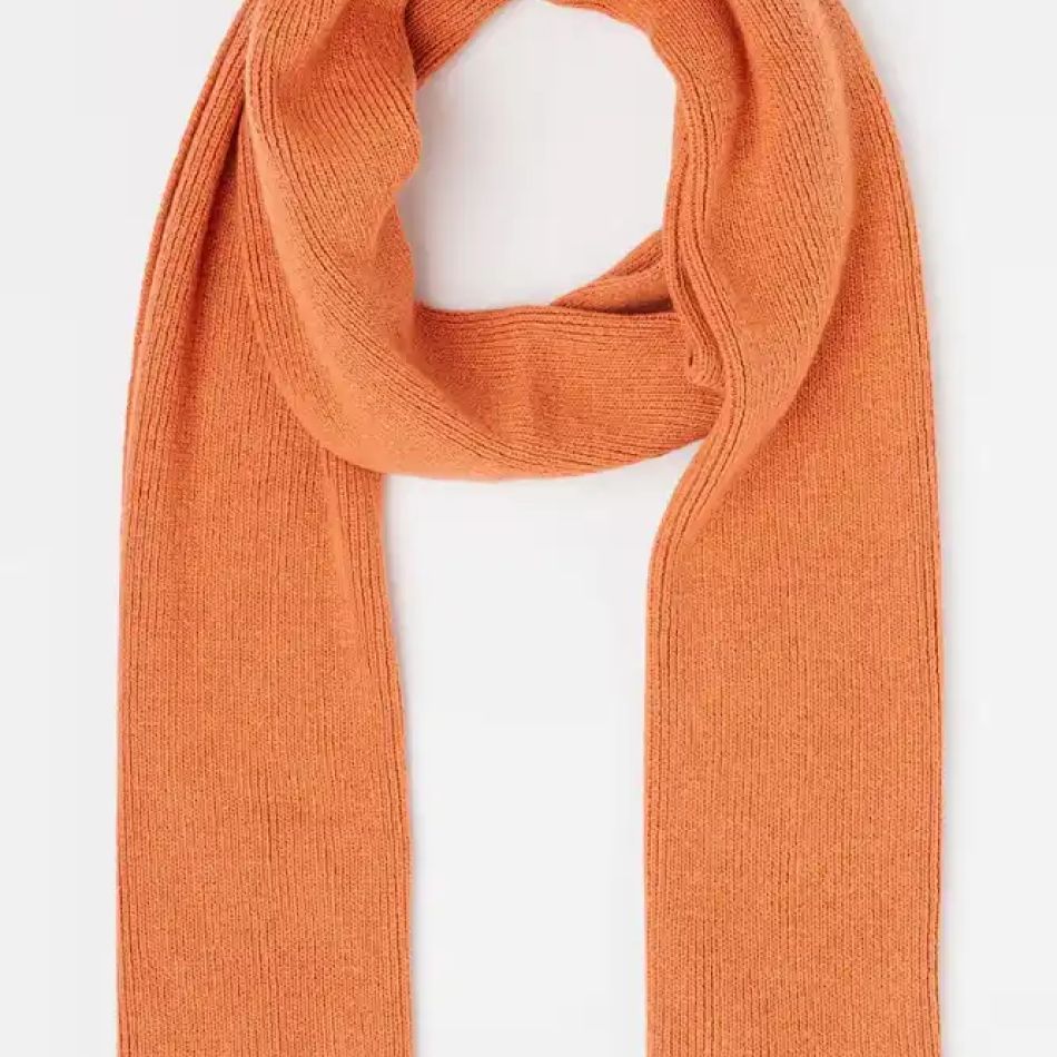 De nelipsit în această toamnă: 20 de eșarfe și fulare