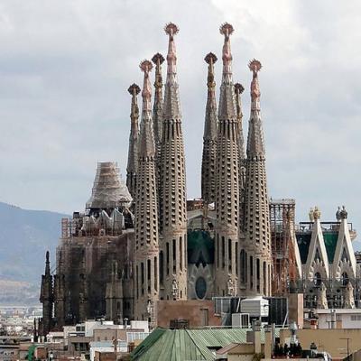 (P) Roca te trimite la Barcelona!