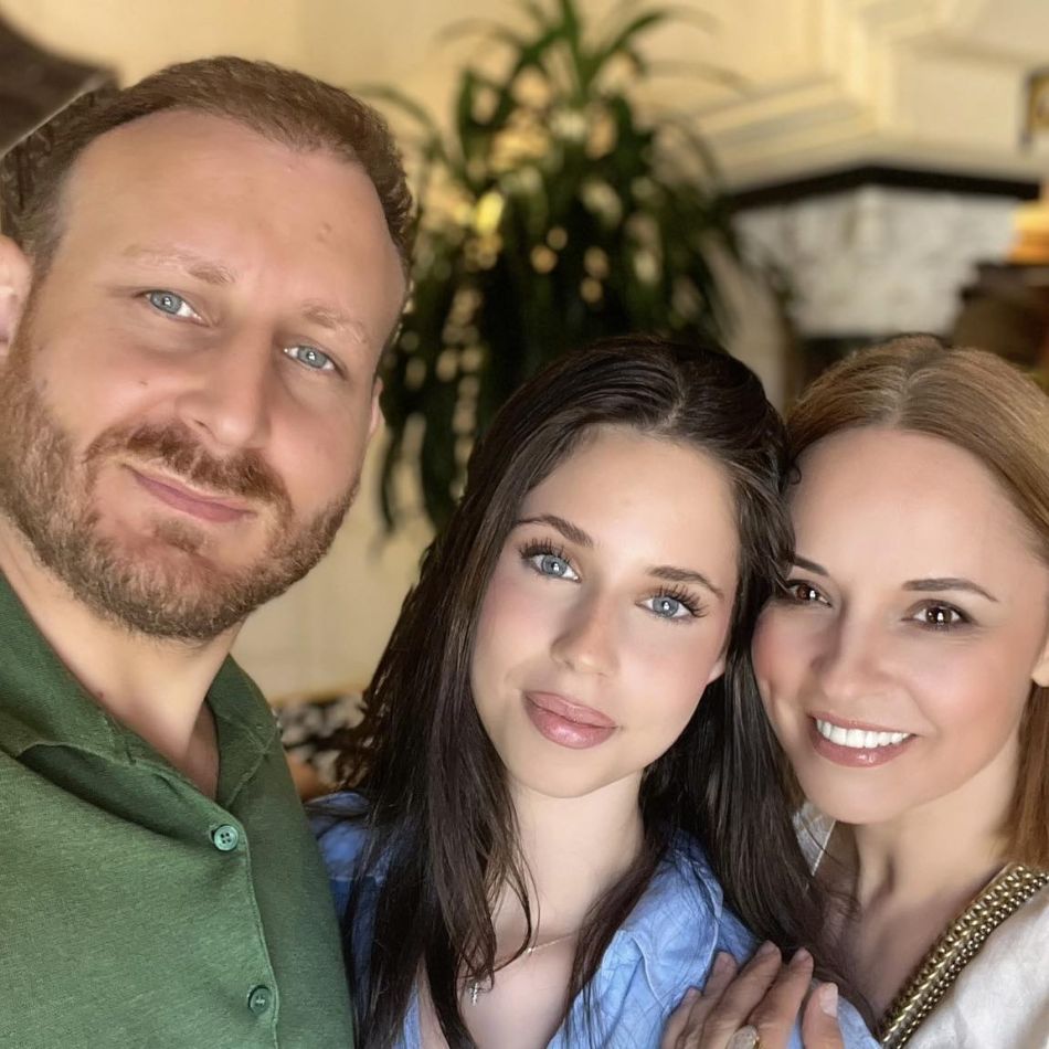 Andreea Marin, mai mândră ca niciodată de fiica sa! Violeta, discurs la Palatul Parlamentului: Au transformat un...