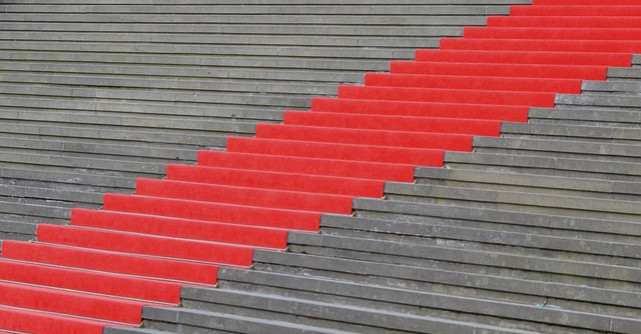 Pamela Anderson și Sarah Jessica Parker au strălucit la Met Gala 2024: Un amestec de eleganță și rafinament