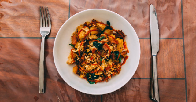 Nu mai arunca mâncarea pe care ai uitat-o în frigider! Iată cum o poți ”regăti”