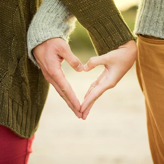 Cuplul perfect de Craciun: 3 tinute mix & match pentru voi doi