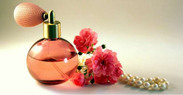 Cum alegi parfumul potrivit și să nu te lași influențată