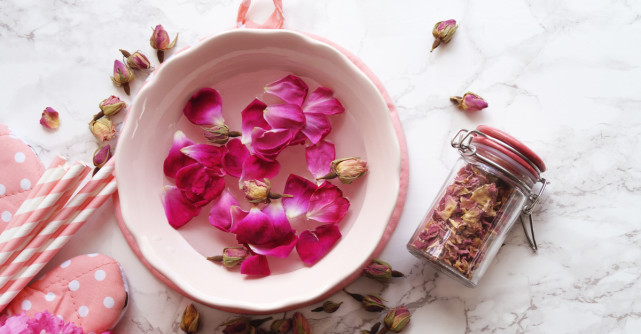 Oferă-i casei tale un miros aparte: 3 produse care îți vor parfuma locuința