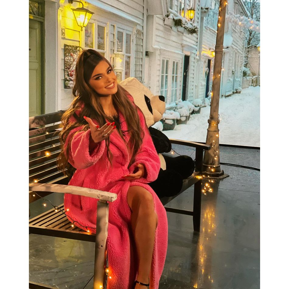 Primele imagini cu fiul lui Theo Rose! Artista, mesaj emoționant pe Instagram 