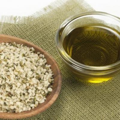 Uleiul de canepa - balsamul natural perfect pentru un par mai stralucitor si mai bogat