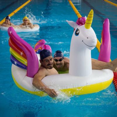 În weekend-ul Swimathon București, 806 oameni înoată și strâng bani pentru 25 de proiecte