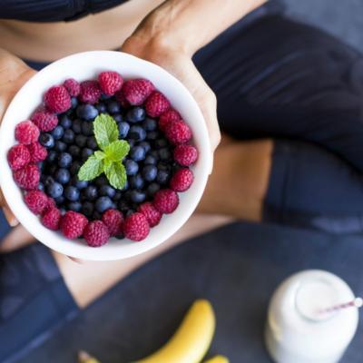 Dieta frugivora: ce se intampla daca mananci doar fructe crude