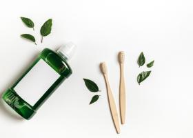 Rețetă de apă de gură naturală cu scorțișoară, cuișoare și salvie – beneficii, contraindicații și mod de preparare