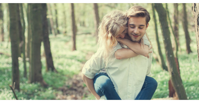 O tanara si-a intrebat iubitul daca o iubeste. Raspunsul lui? EMOTIONANT