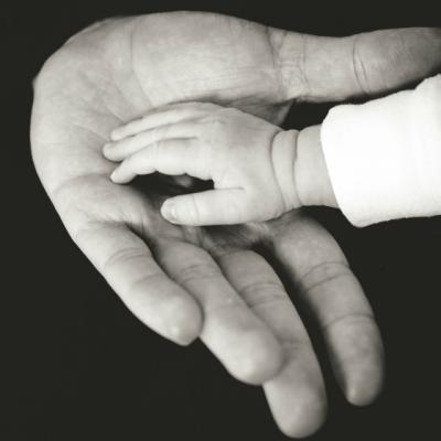 Niciodata ura nu pune capat urii, ci dragostea