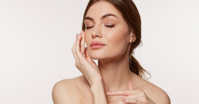 Telomerii și protecția împotriva luminii albastre - ingredientele secrete care te mențin tânără