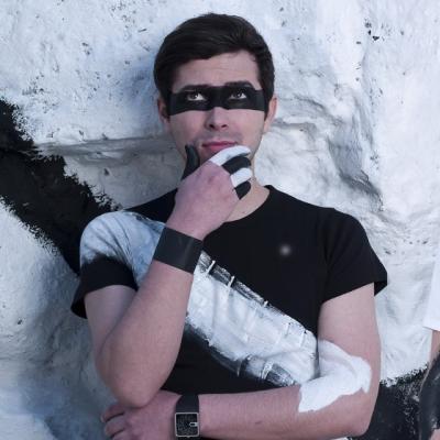 Mr Pink si Moga vin cu Stirile zilei