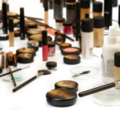 5 Cosmetice care te imbatranesc