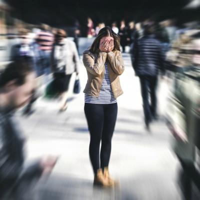 Ce trebuie sa faci cand ai un atac de panica? Cauze, simptome si tratamentul acestuia