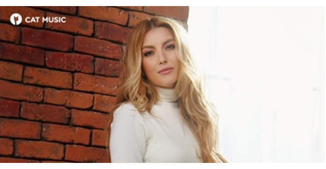 Elena lansează o baladă romantică plină de emoție: Brațele. O piesă mângăietoare pentru inimile frânte