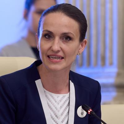 Oana Țoiu respinge acuzațiile lui Victor Ponta: Informația că o minoră a fost dată jos din avion este falsă...