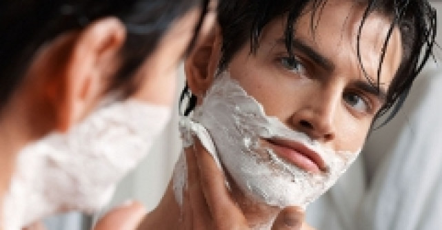 Noul aparat de barbierit electric AquaTouch 