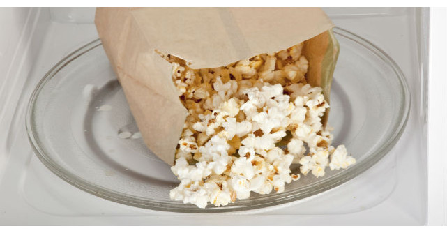 Cat de nesanatos este popcornul la microunde. Nu o sa mai mananci niciodata