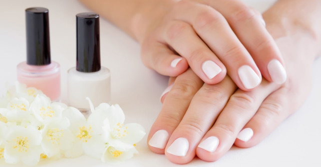 Îngrijirea profesională a unghiilor cu freza unghii