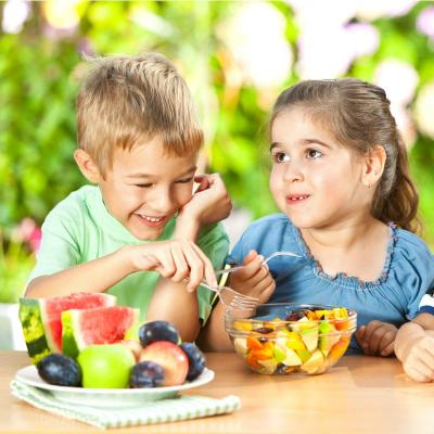 Unicorn Naturals: Romanii cheltuiesc aproximativ 150 de lei lunar pentru alimentele  cu care isi trimit copiii la scoala