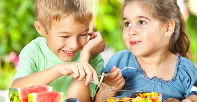 Unicorn Naturals: Romanii cheltuiesc aproximativ 150 de lei lunar pentru alimentele  cu care isi trimit copiii la scoala