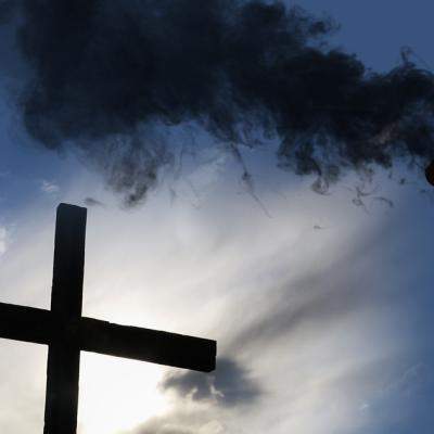 Fum negru la Vatican: Ce înseamnă și când apare acest simbol sacru?