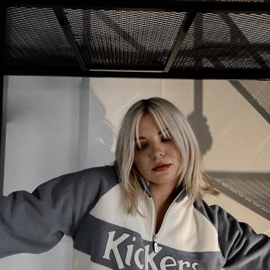 Interviu Delia Rus. Hai să o cunoști pe artista pop ale căror piese au milioane de vizualizări