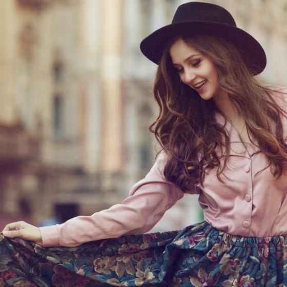 Rozul pudra intre culorile primaverii: ce haine roz purtam in 2017