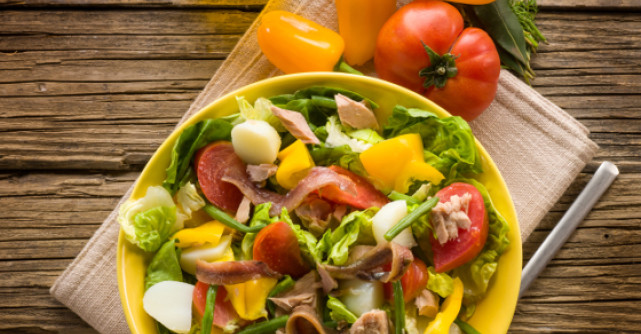 Jamie Oliver: Salata fantastica de cartofi noi si hrean, cu ierburi aromate si bresaola