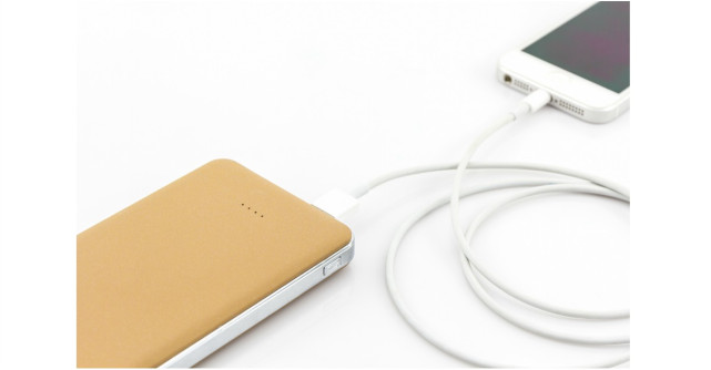 Baterii externe cu autonomie mare pentru zile de vara fara griji