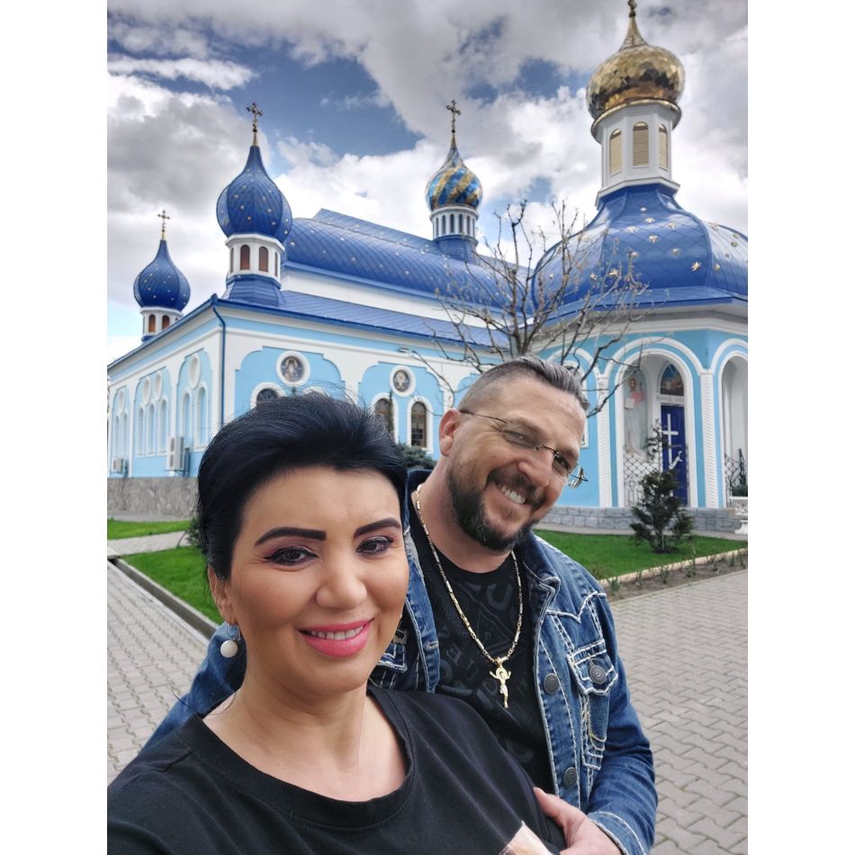 Adriana Bahmuțeanu și George Restivan și-au unit destinele în mare secret, într-o biserică din Ucraina!