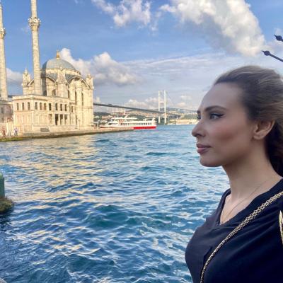 Imaginea cu care Iulia Vântur le-a închis gura cârcotașilor! Cum s-a afișat alături de Salman Khan și părinții ei