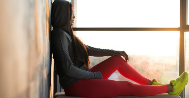 3 moduri de a purta colantii ca pantaloni si sa arati bine