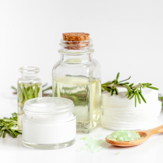 5 cosmetice naturale irezistibile pe care sa ni le aduca Black Friday