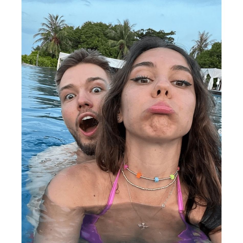 Vedetele s-au întrecut în ținute spectaculoase la nunta lui Smiley cu Gina Pistol! Care a fost cea mai îndrăzneață apariție?