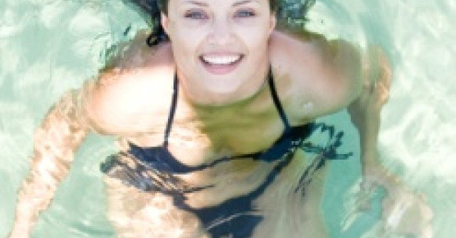 5 exercitii de slabire care se practica in apa