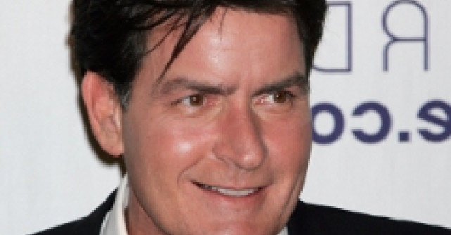 Charlie Sheen se intoarce la munca