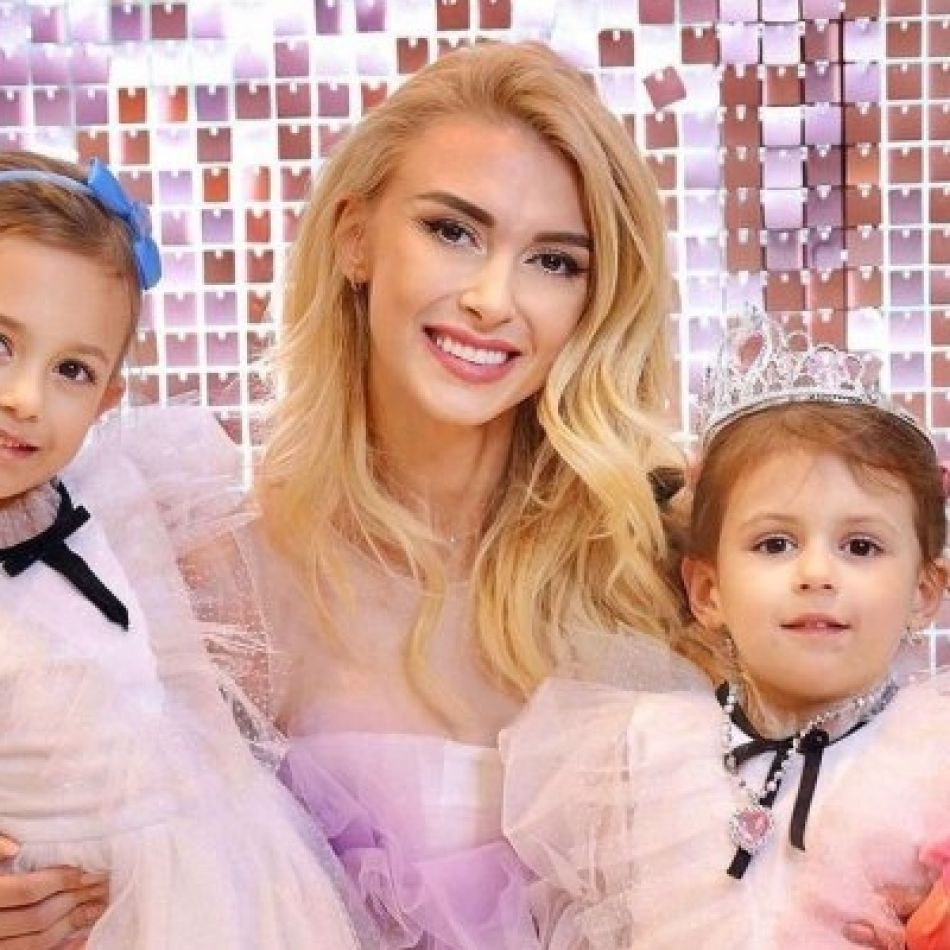 Andreea Bălan, despre felul în care își crește fetițele: Ele pur și simplu mă imită cu tot ce fac...
