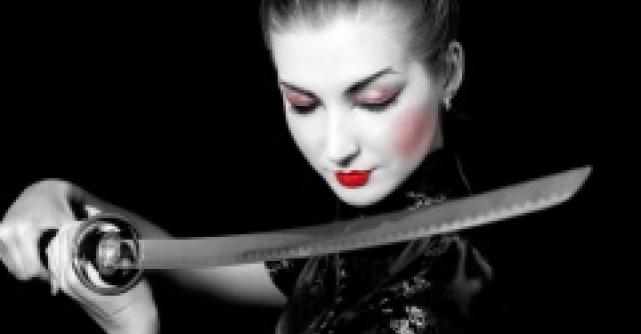 Practic: machiaj de gheisa  