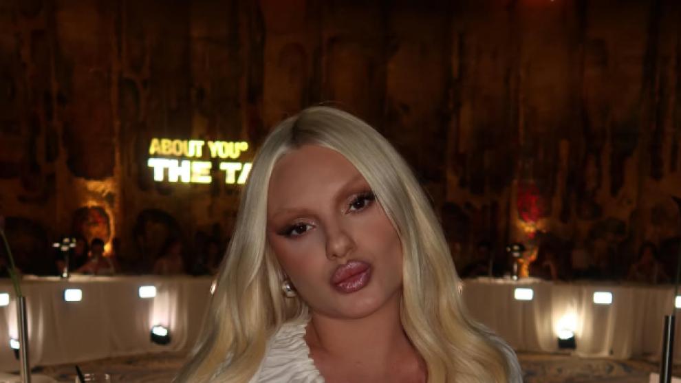 Alexandra Stan, prima fotografie cu micuța Eva! Gestul emoționant prin care și-a surprins iubitul, la doar o zi după naștere