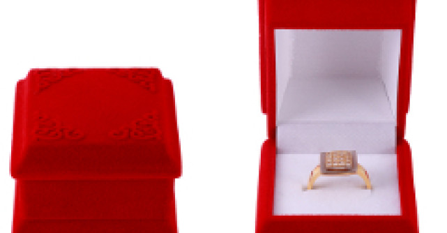 Batalia inelelor: Cine il are mai mare?