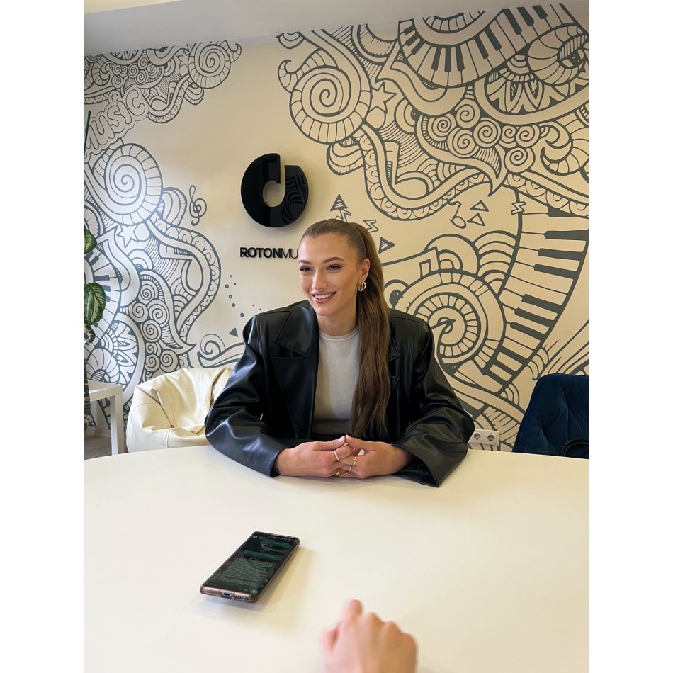 Interviu Leony - artista din Germania de care sigur te vei îndrăgosti! 