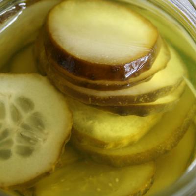 Nu arunca zeama de la castravetii murati. Uite ce poti face cu el!