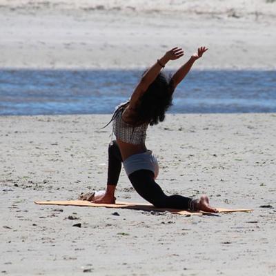 10 Minute de exercitii relaxante dimineata: Yoga Salutul Soarelui