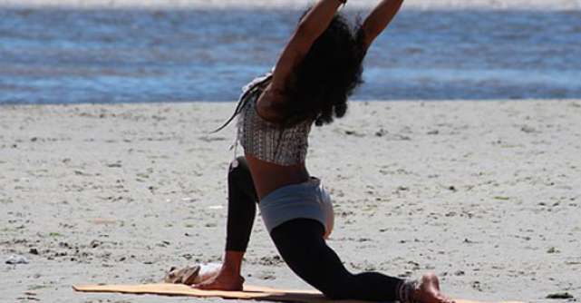 10 Minute de exercitii relaxante dimineata: Yoga Salutul Soarelui