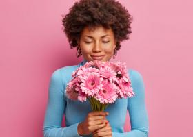 Primavara incepe cu o floare: 4 aranjamente florale pe care le poti oferi persoanelor dragi
