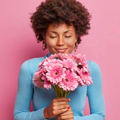 Primăvara începe cu o floare: 4 aranjamente florale pe care le poți oferi persoanelor dragi